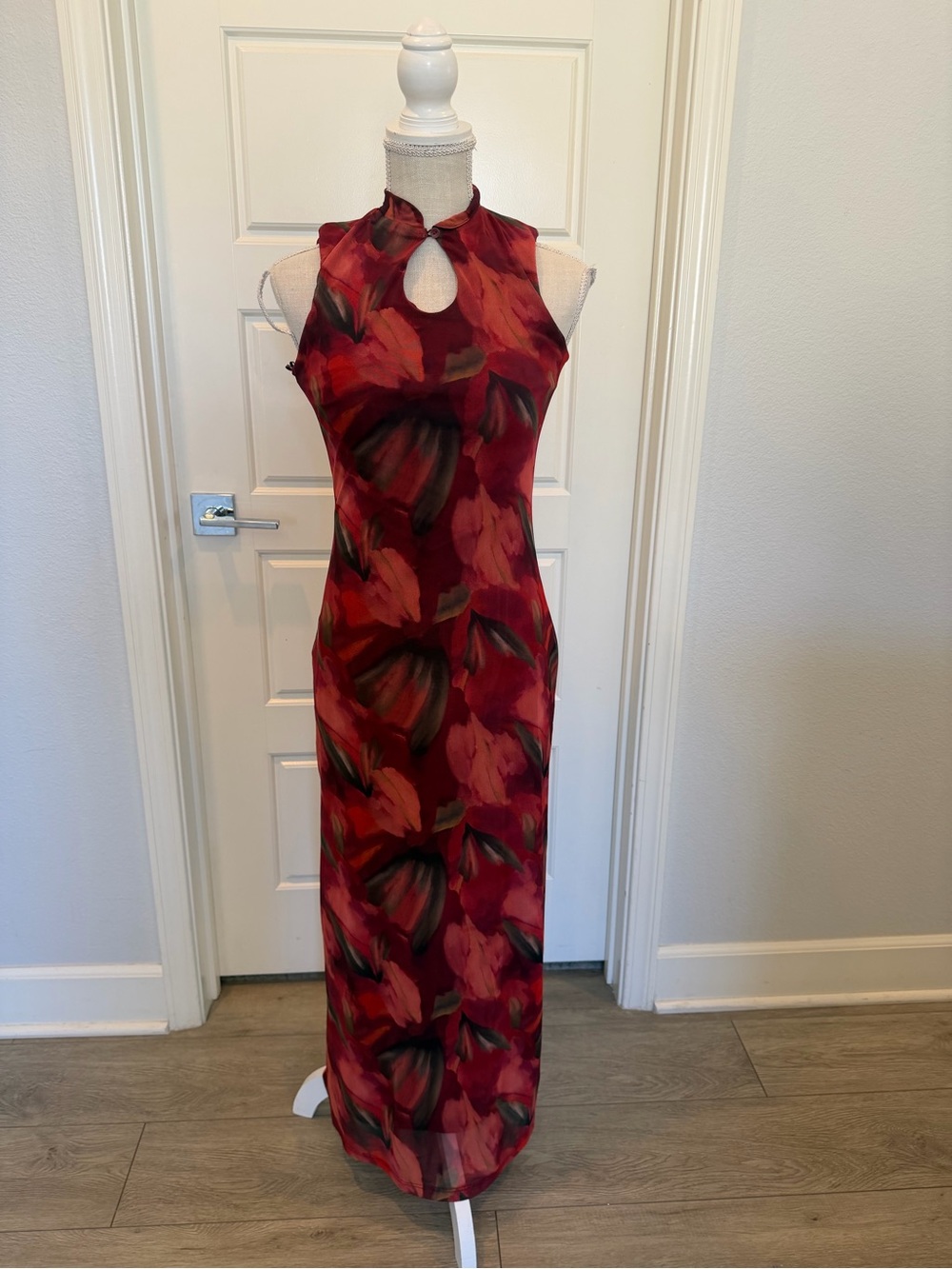 Women’s Red Floral Maxi Dress with Keyhole Neck